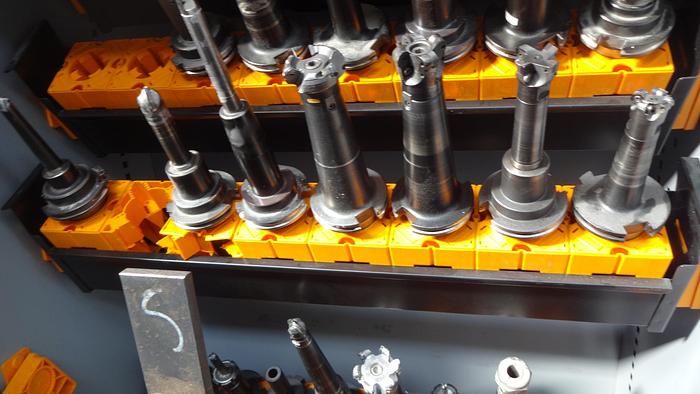 Utilisé 124 Cônes porte-outils DIN 6987 en lot ou à l'unité