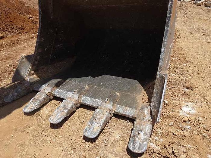 Used 2017 CATERPILLAR 374FL