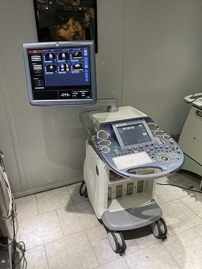 Gebraucht GE Voluson E8 Ultraschallgerät mit  2x neue Sonde + 1x gebrauchte sonde + Sony Drucker
