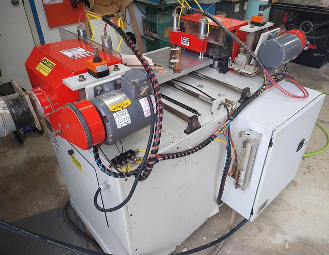 Used UNIQUE 313 MITERED DOOR MACHINE