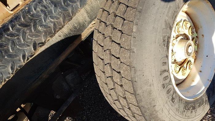 Used 2000 WELCAN 4 Axle Carrier Style Oilfield Pump / Kill Truck