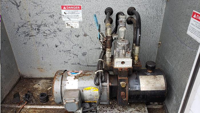 Used 2000 GMC 6500 w/ Telsta T36C Cable Placer Bucket Truck