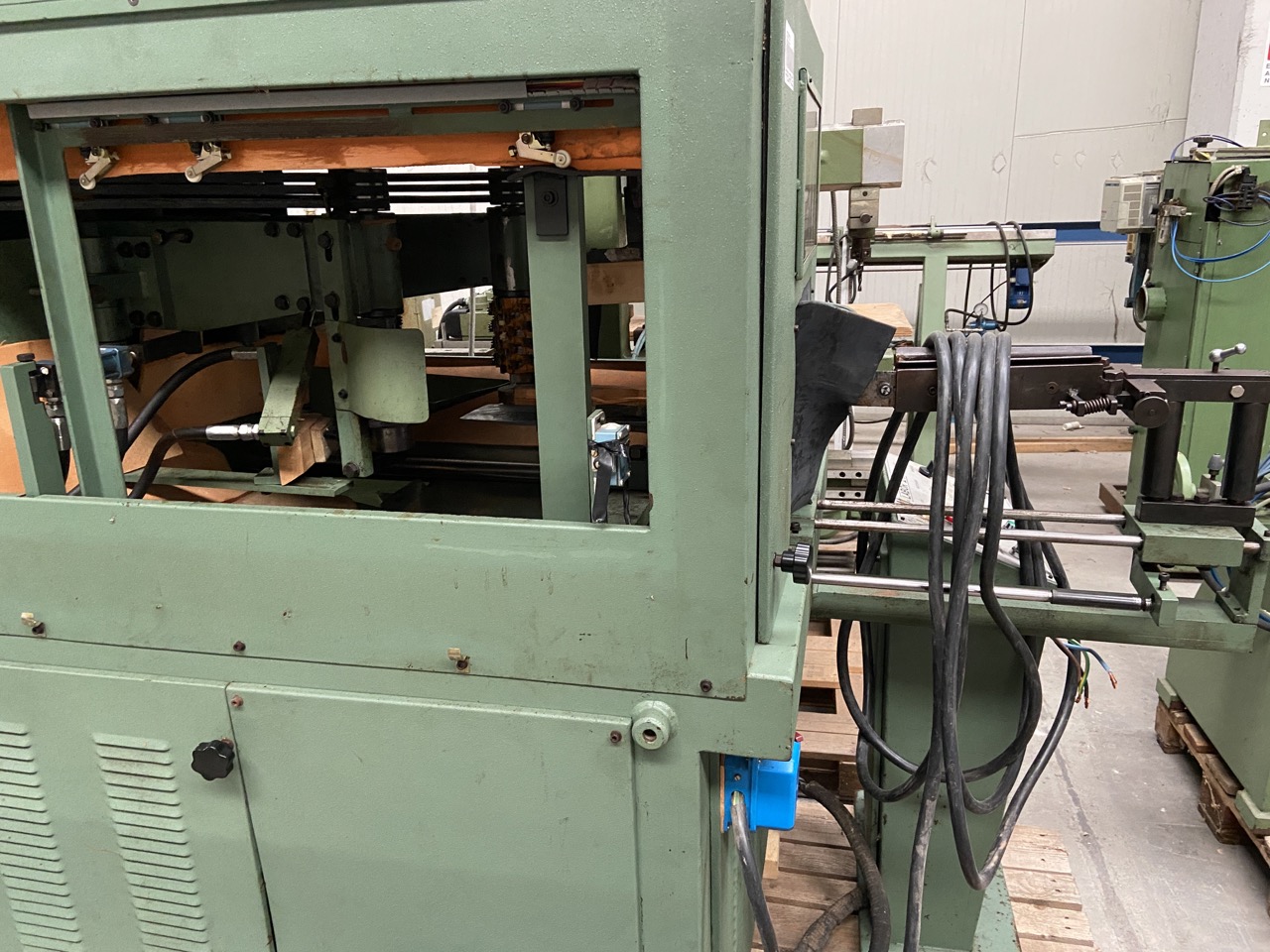 Usato Fresatrice idraulica, semiautomatica, a 2 teste, con caricatore