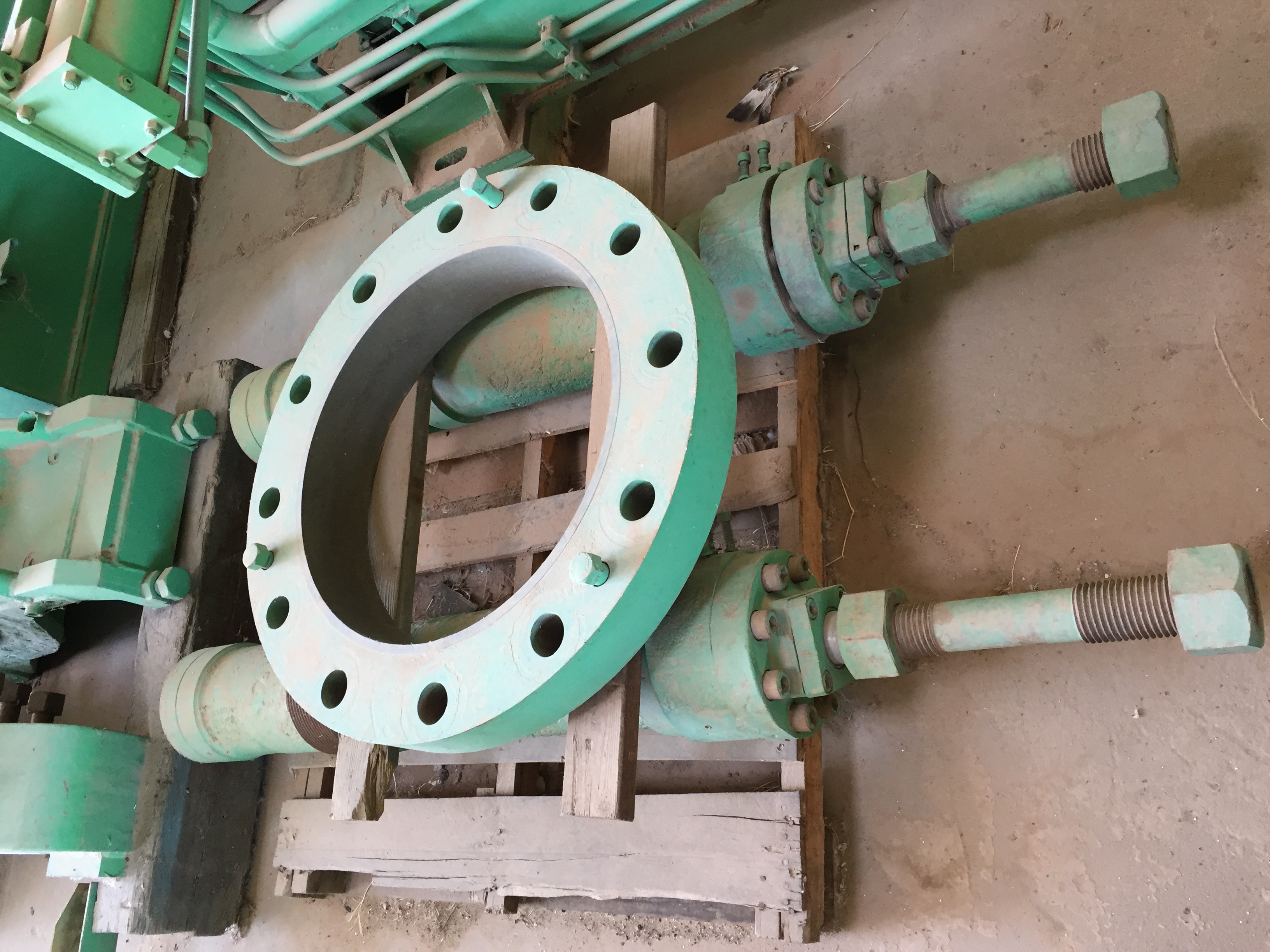 Used 700 Ton Loewy Extrusion Press; 4 1/2" x 16" Billet