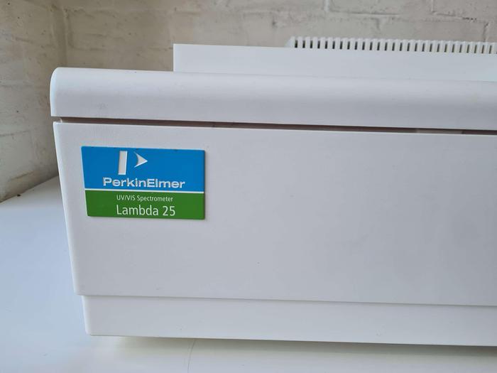 Used Perkin Elmer Lambda 25 UV/VIS Spectrometer
