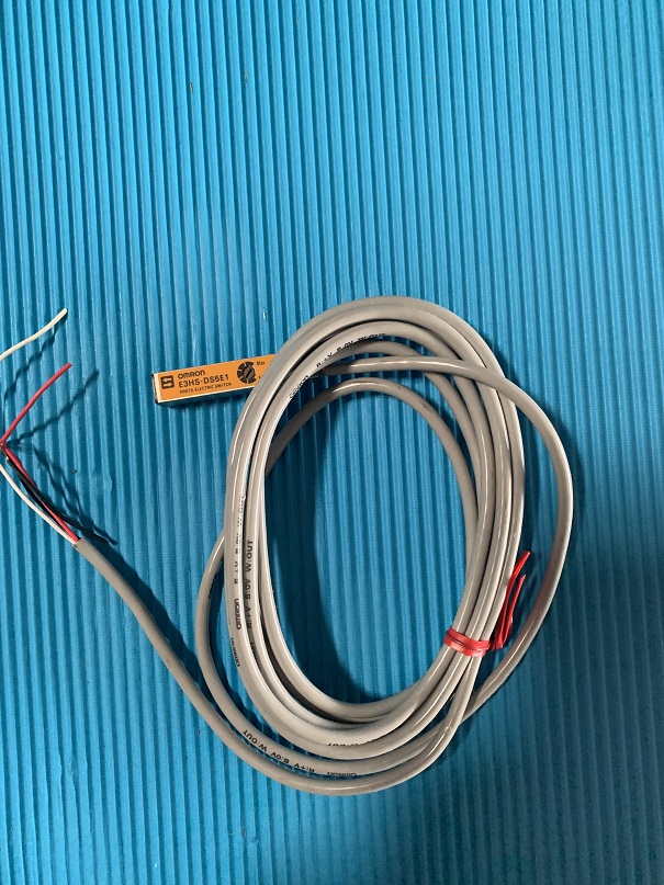 Used omron photo electric switch E3HS-DS5E1