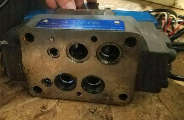 Used Vickers Directional Control Hydraulic Valve 2170 mounted on Valve Block