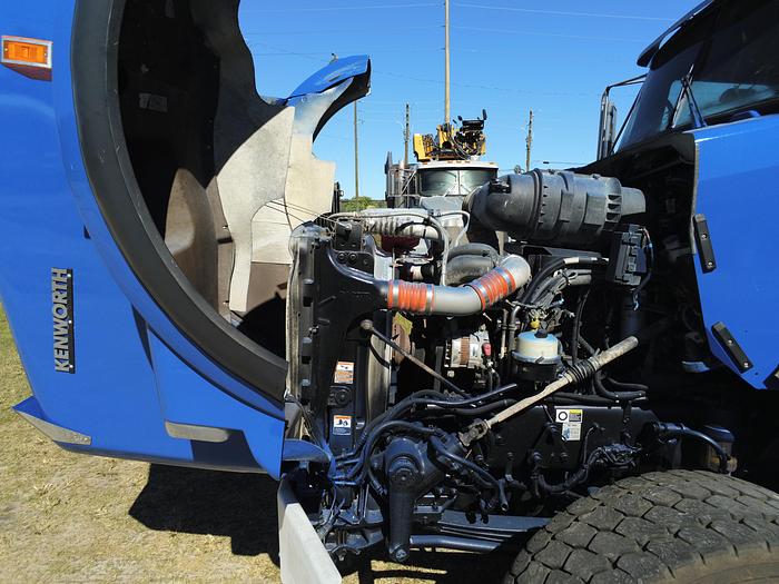 Used 2011 Kenworth T800 tri axle dump truck