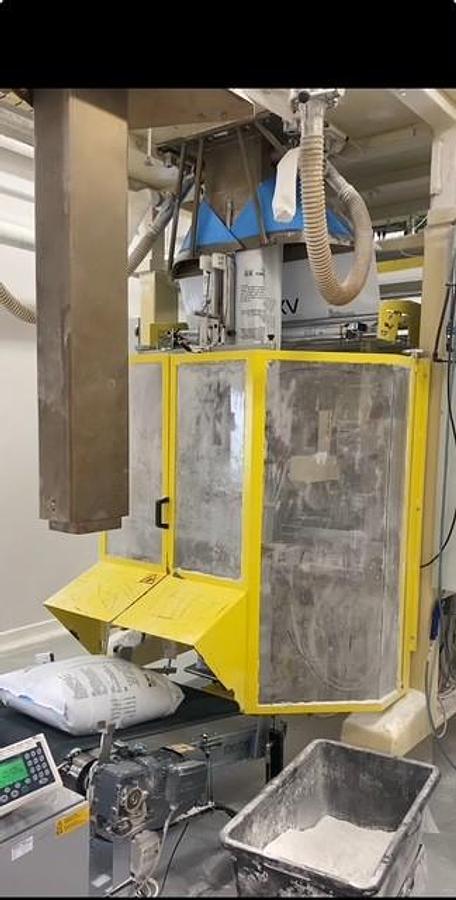 Used 2011 B&C bagging machine CV5025