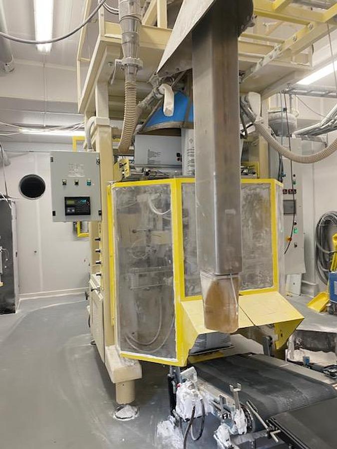 Used 2011 B&C bagging machine CV5025