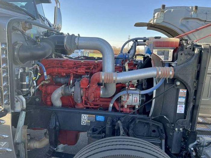 Used 2022 Peterbilt Tractor