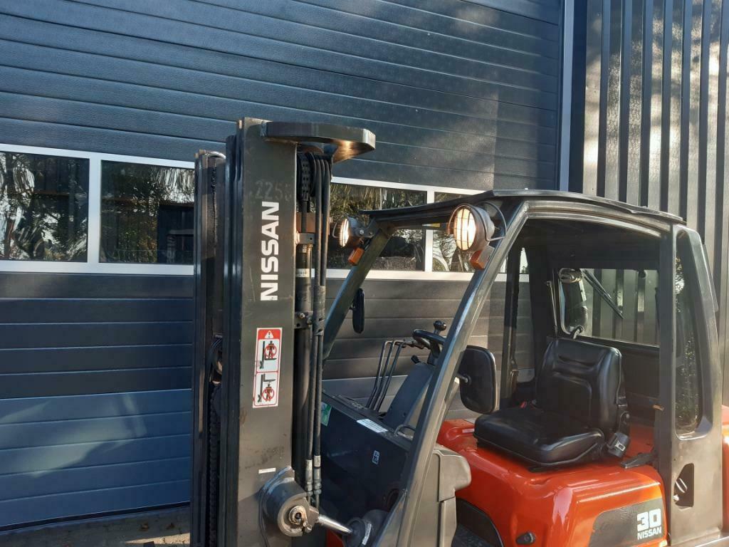 Usado 2002 NISSAN FGD02A25D