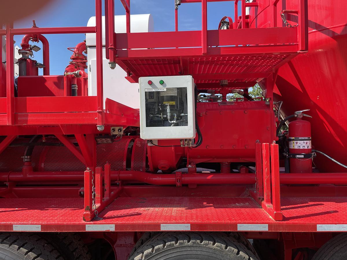 Used 2012 Kenworth T800 Cement/Acid Truck