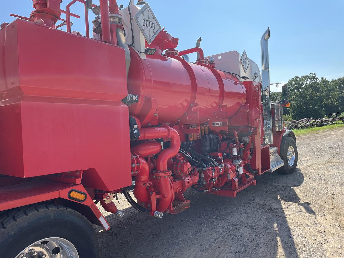 Used 2012 Kenworth T800 Cement/Acid Truck