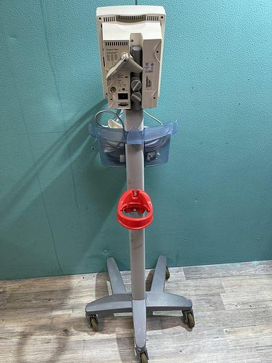 Gebraucht Datascope Accutorr Plus Patientenmonitor auf Trolley mit Blutdruckmanschette und SpO2 Fingersensor