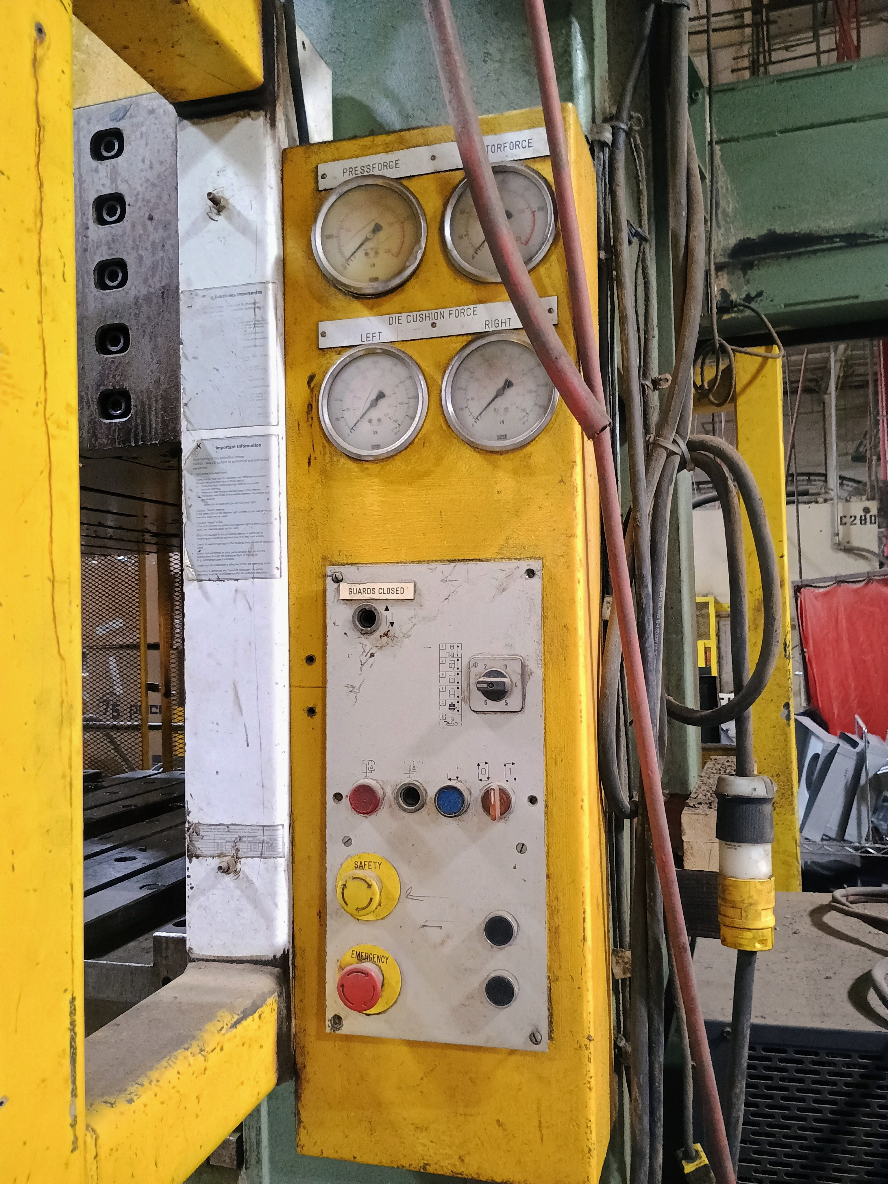 Used 1994 APT Straight Side Press DPA-H-400-25 #4293