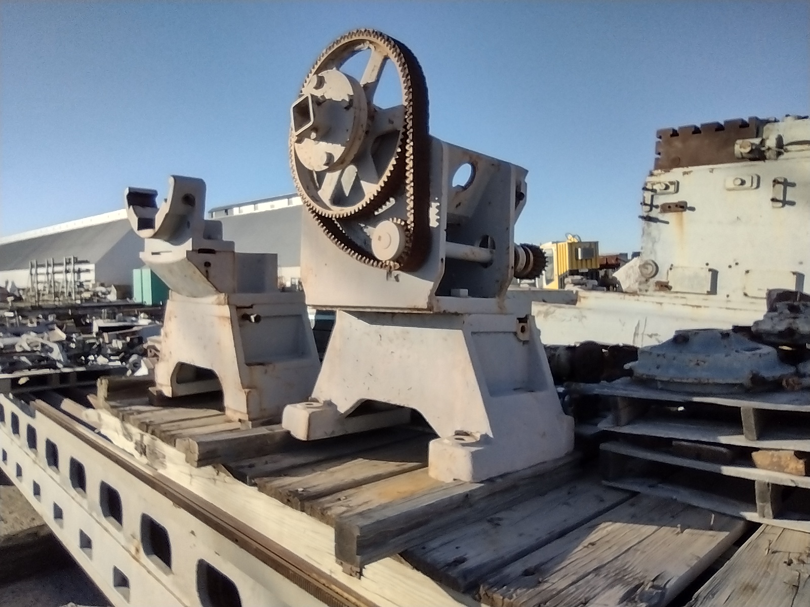 Used 50"/63" x 376" FARREL Model 69 A 4895 TRAVELING-HEAD ROLL GRINDER