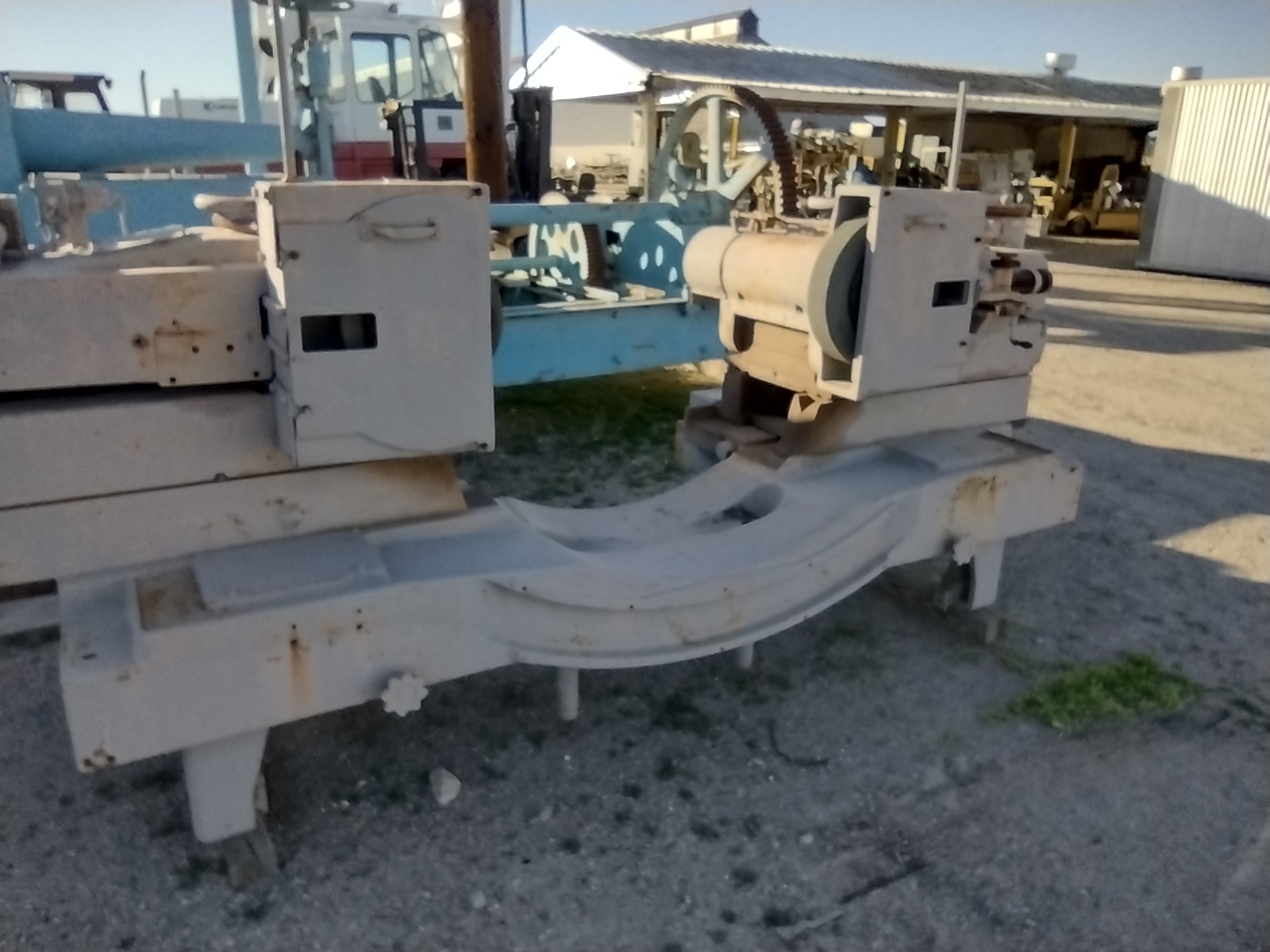 Used 50"/63" x 376" FARREL Model 69 A 4895 TRAVELING-HEAD ROLL GRINDER