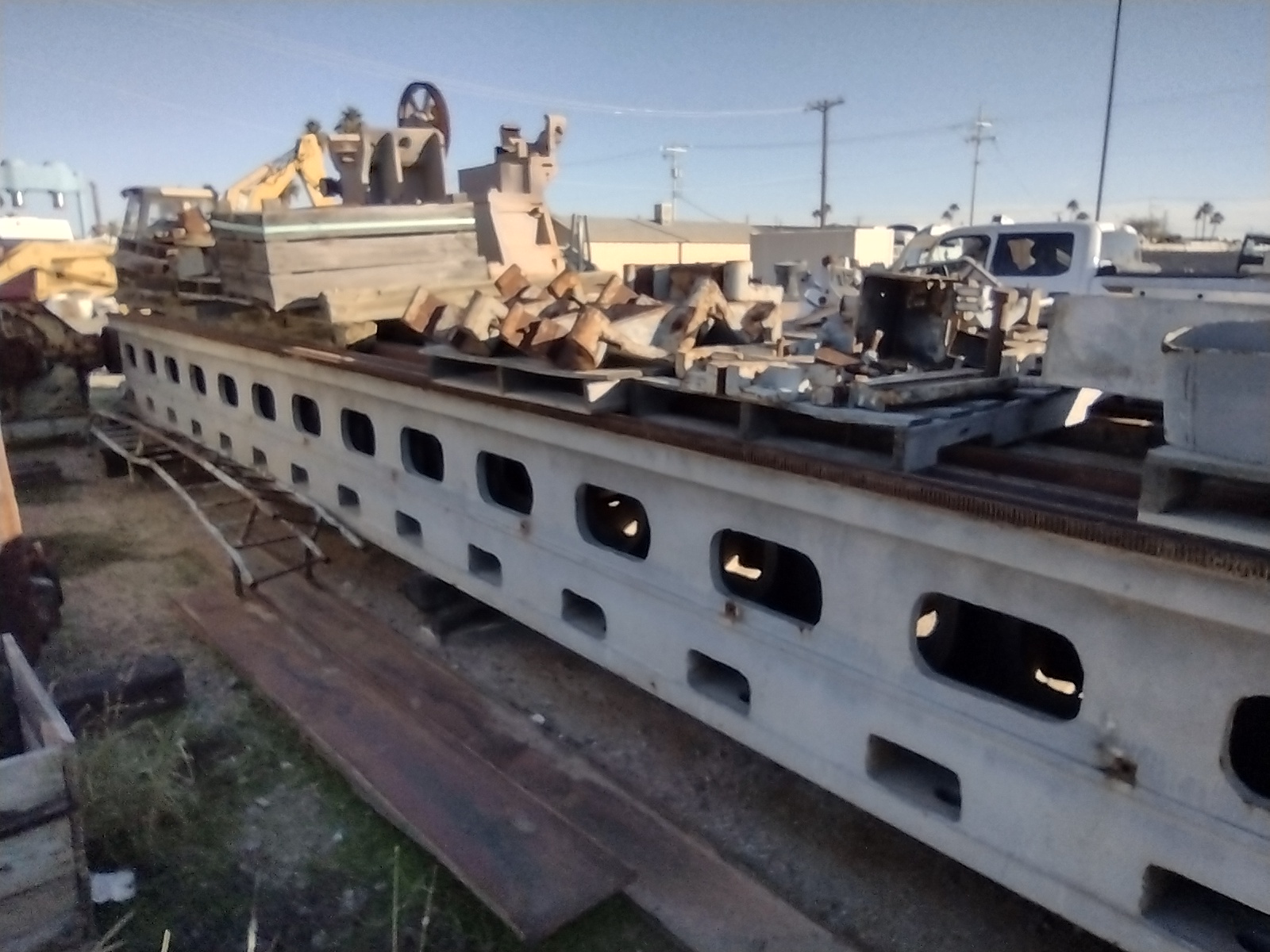 Used 50"/63" x 376" FARREL Model 69 A 4895 TRAVELING-HEAD ROLL GRINDER