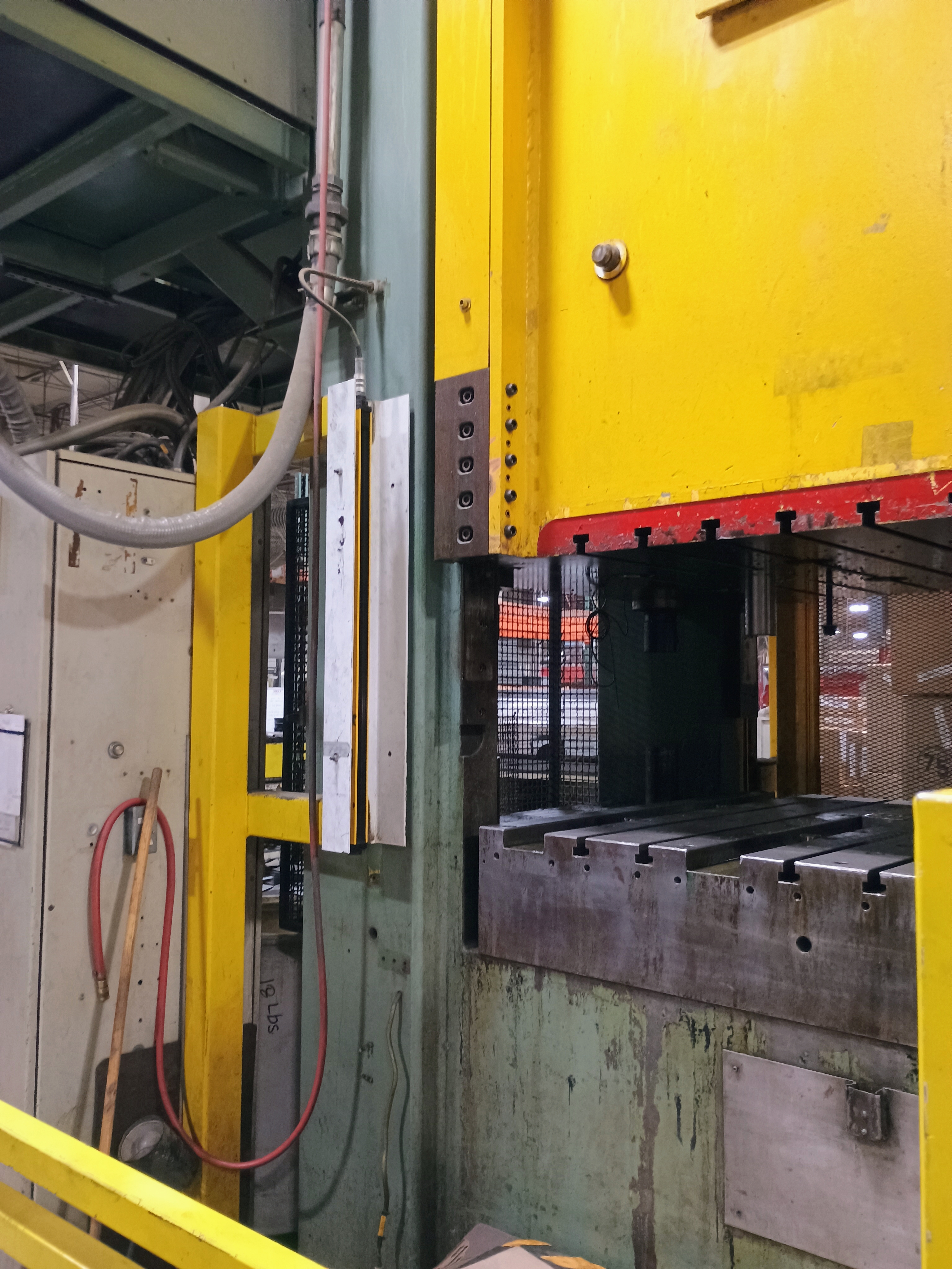 Used 1994 APT Straight Side Press DPA-H-400-25 #4293