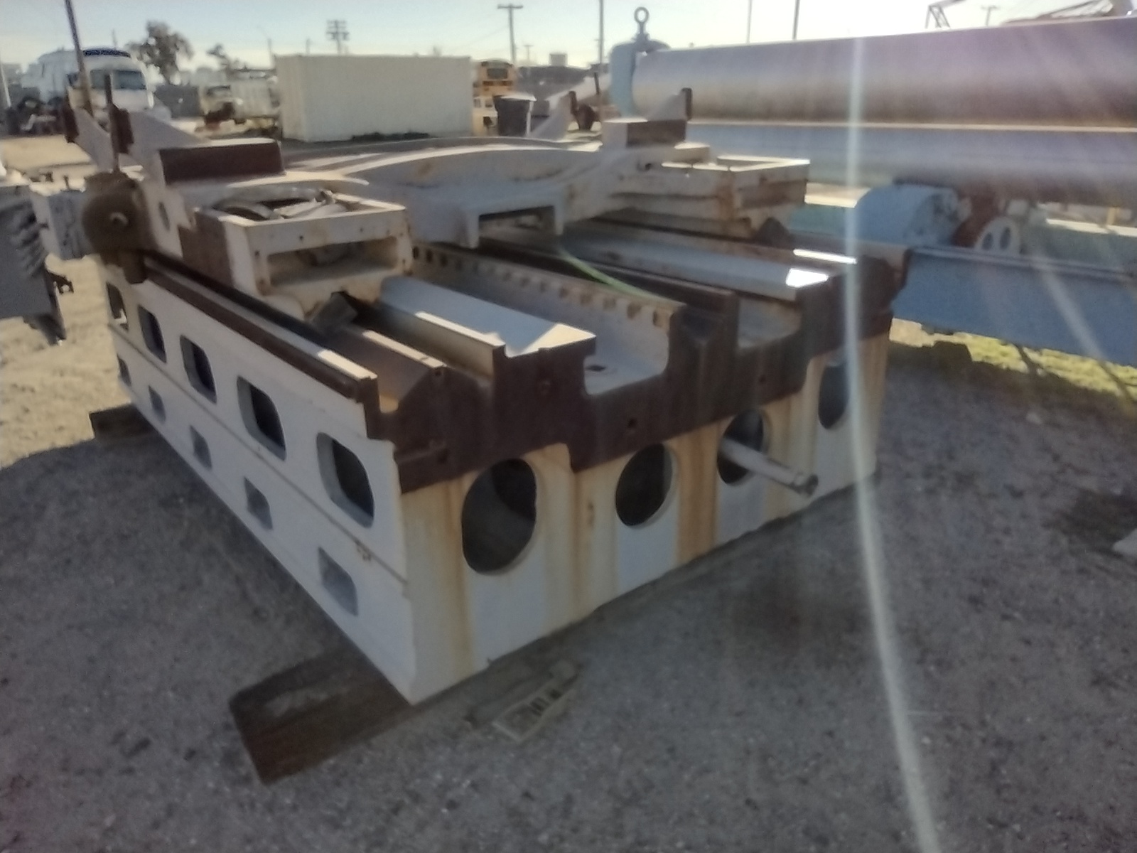 Used 50"/63" x 376" FARREL Model 69 A 4895 TRAVELING-HEAD ROLL GRINDER