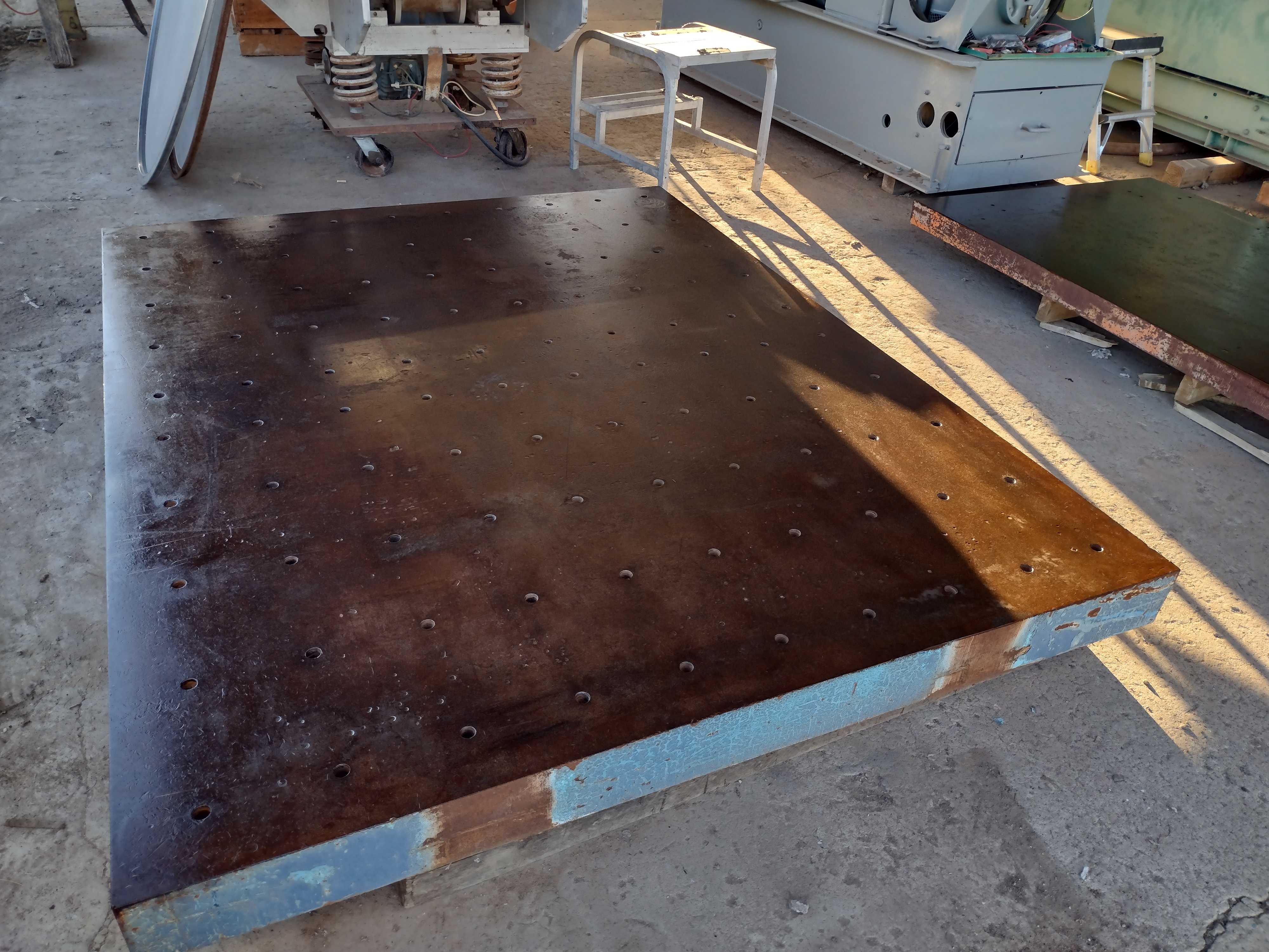 Used STEEL FLOOR PLATE #4182