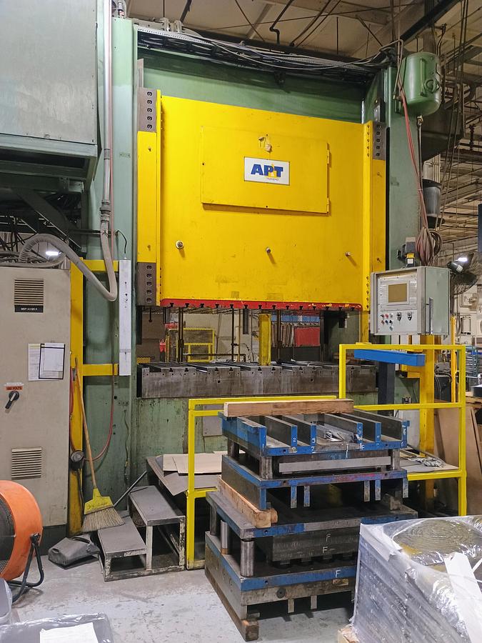 Used 1994 APT Straight Side Press DPA-H-400-25 #4293