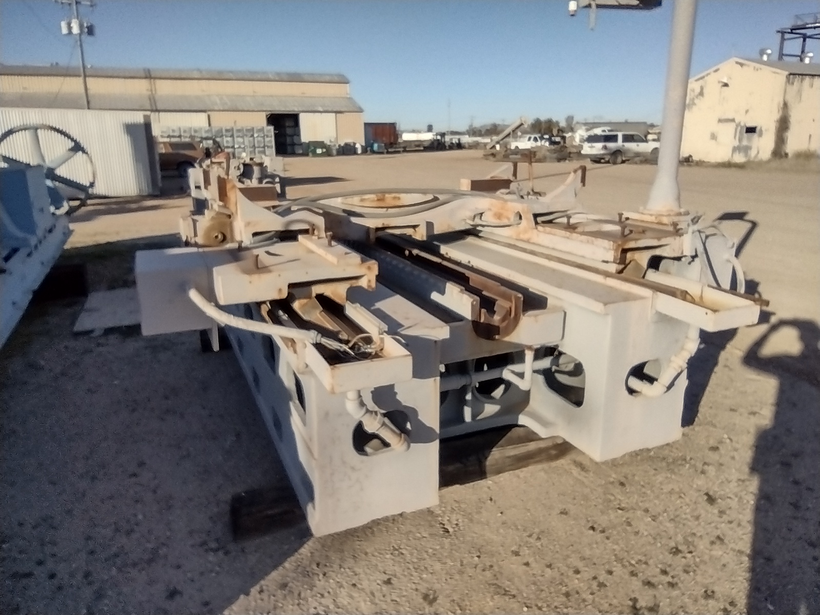 Used 50"/63" x 376" FARREL Model 69 A 4895 TRAVELING-HEAD ROLL GRINDER