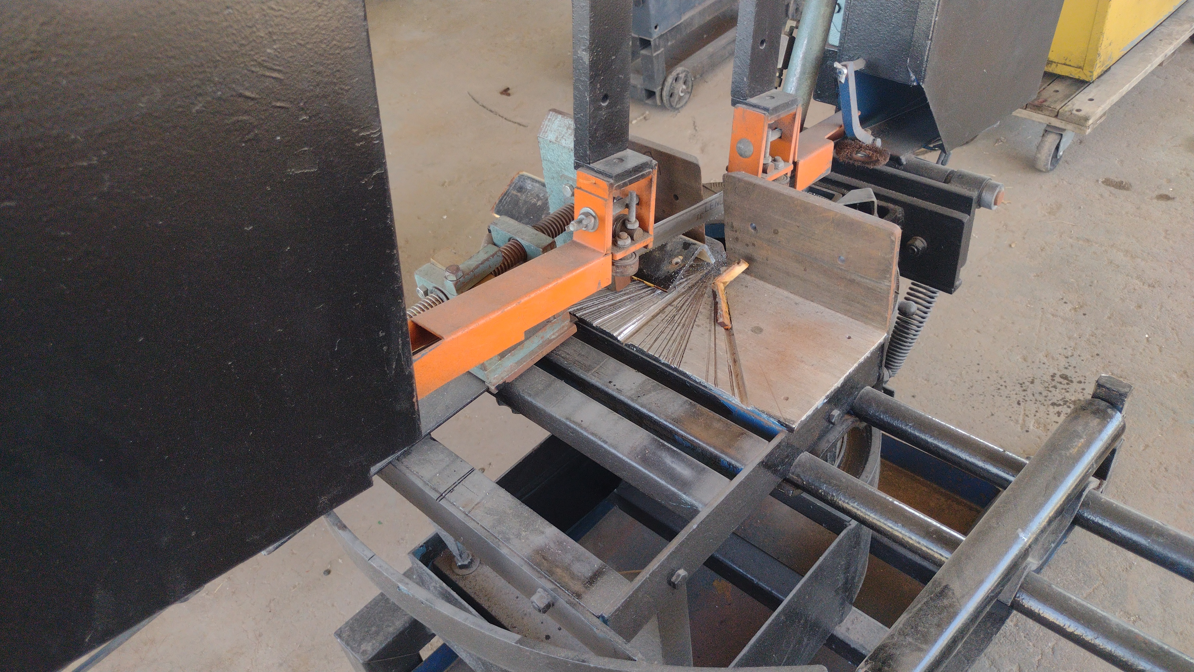 Used 11" x 14" Ellis Horizontal Mitering Bandsaw, Mdl 1800