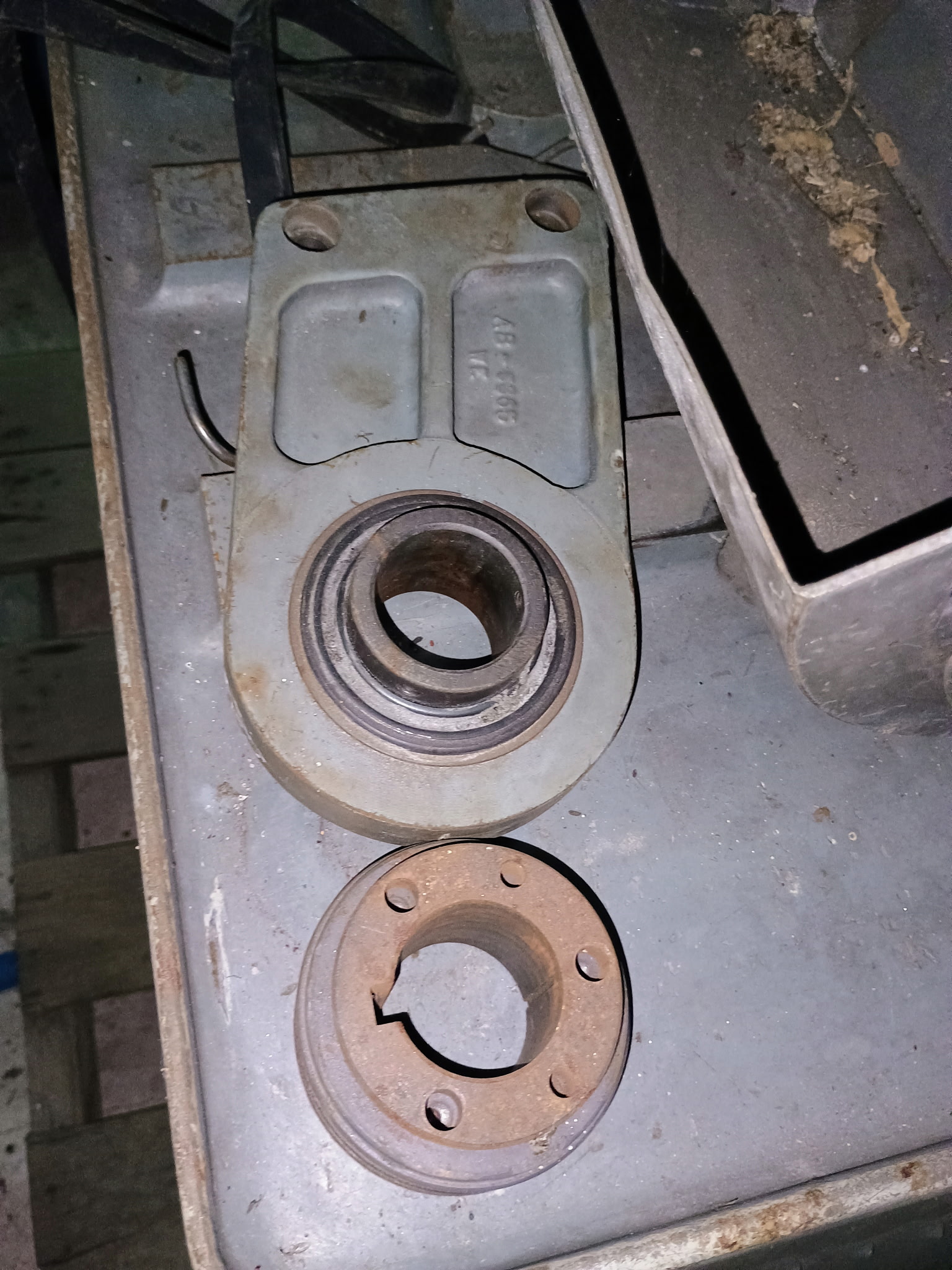 Used Hammond Model 1000-D-8 Abrasive Belt Grinder; S/N 1716