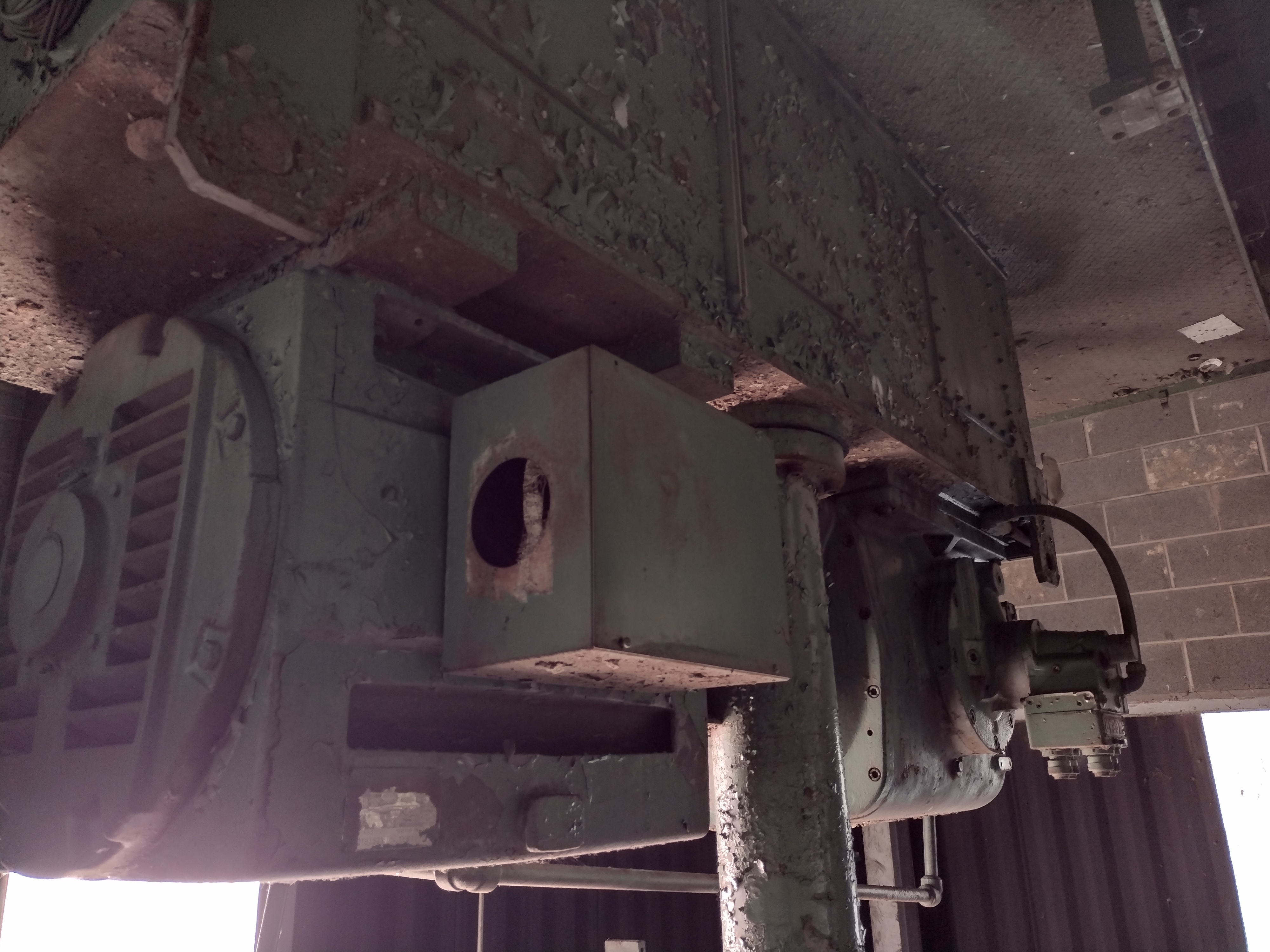 Used *$35,000*  600 Ton Farquhar Straight Side Hydraulic Press; 50" x 50" Bed; 72" Stroke; 144" DLO; High Speed;