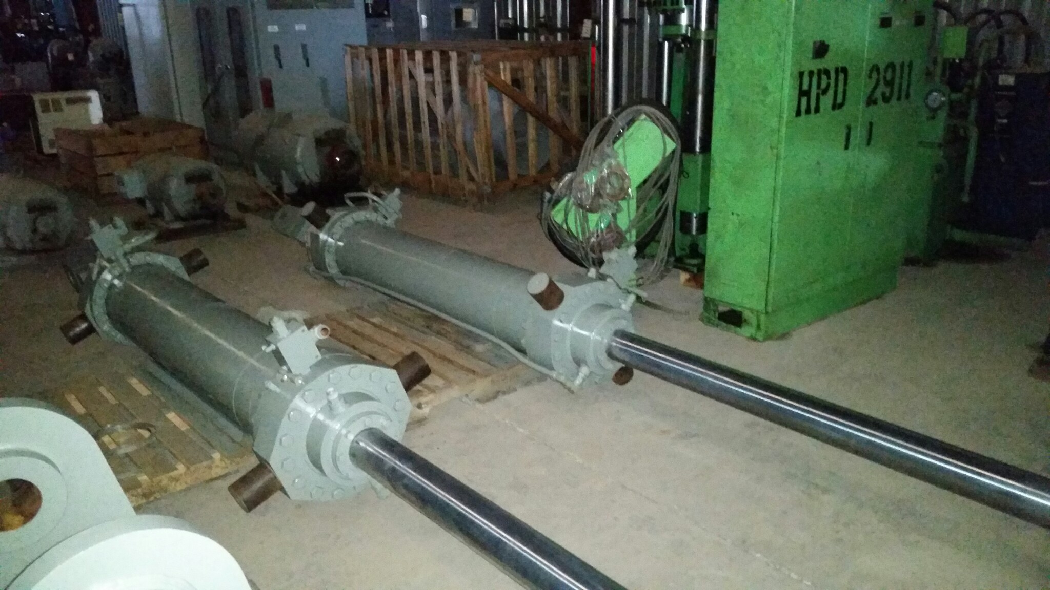 Used Double-Ended Hydraulic Cylinder