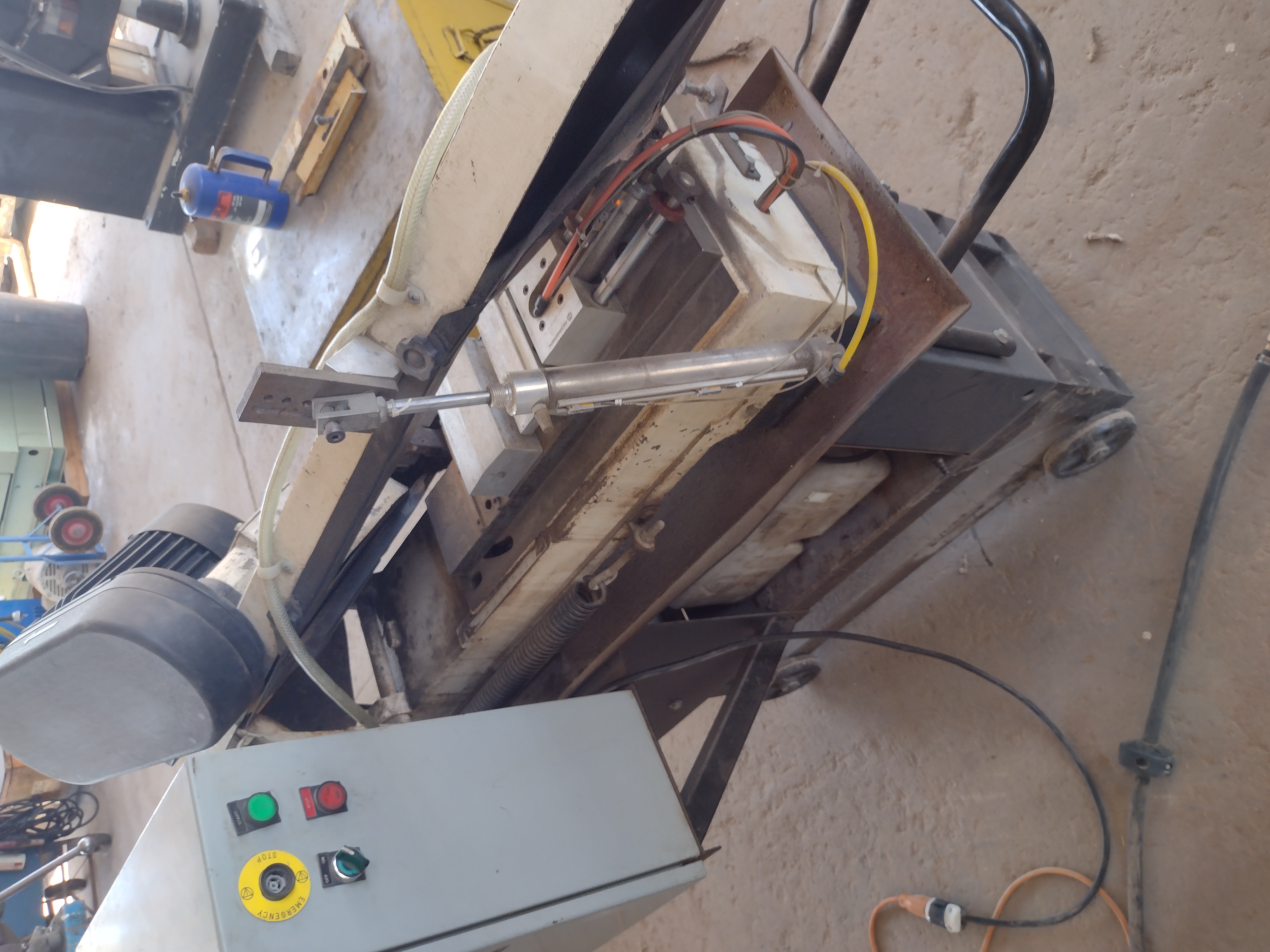 Used Dake Johnson 712 Bandsaw
