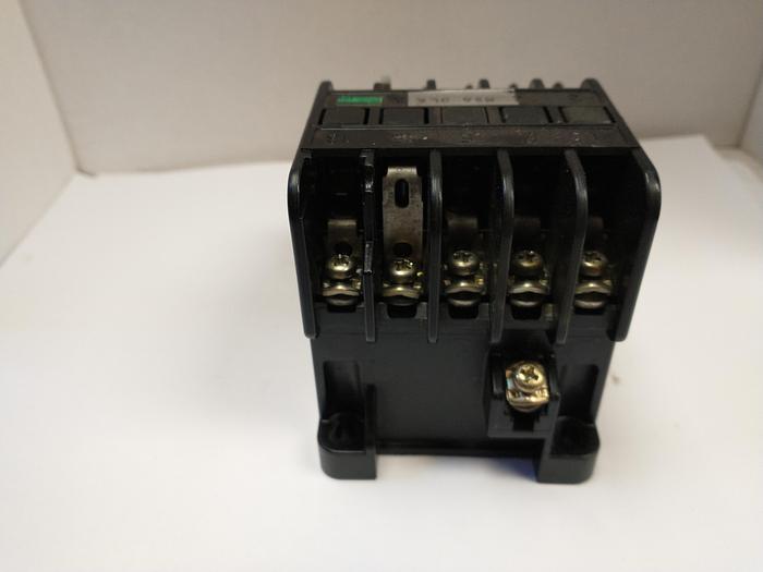 Used FUJI MAGNETIC CONTACTOR SRC3631-5-1 OKUMA 5 pole GH202