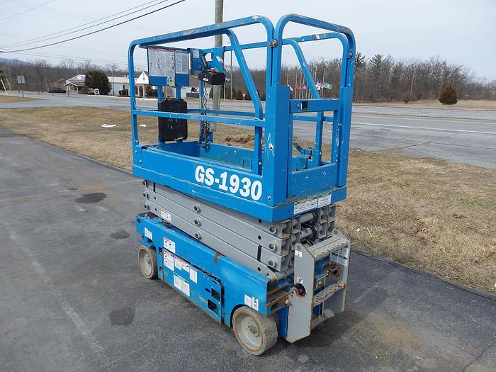 Used 2015 GENIE GS-1930 2WD DC Scissor Lift