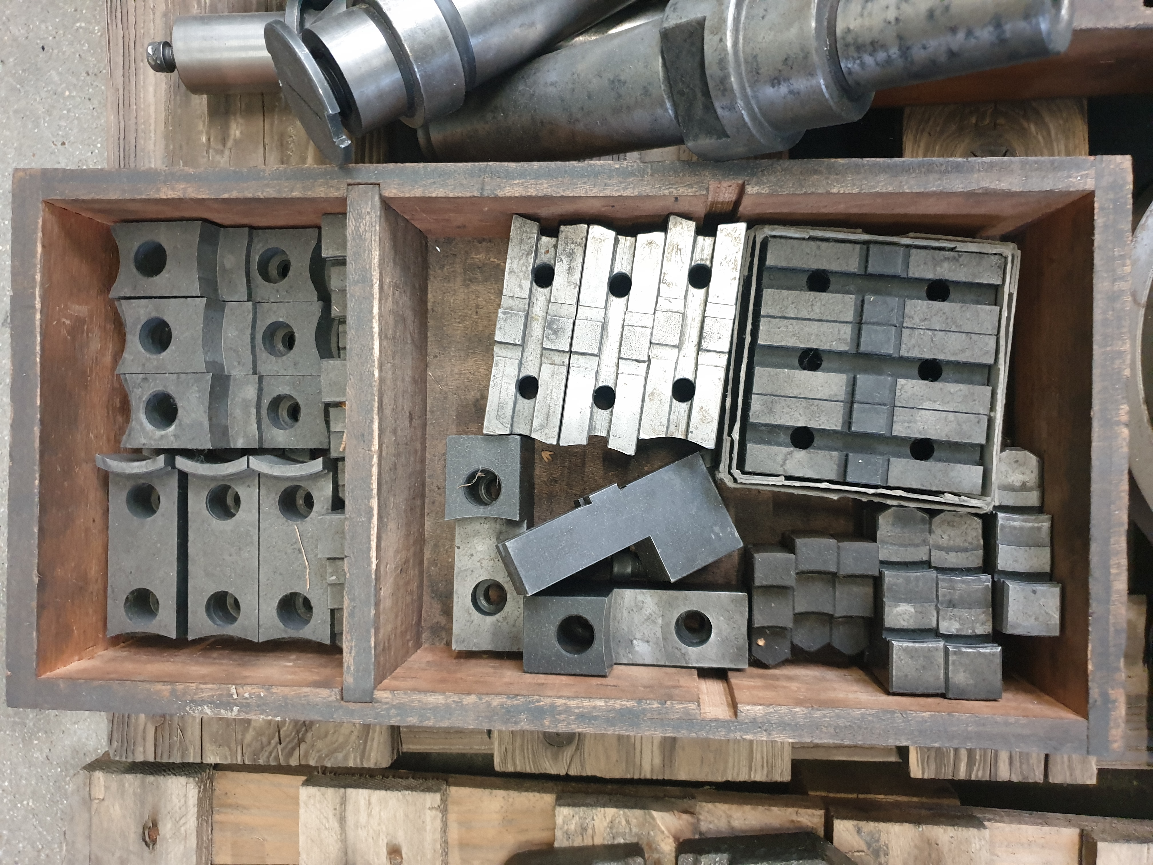 Used Schutte WU32 - Grinding - 1983