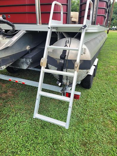 Used 2017 Crest 220 Tritoon