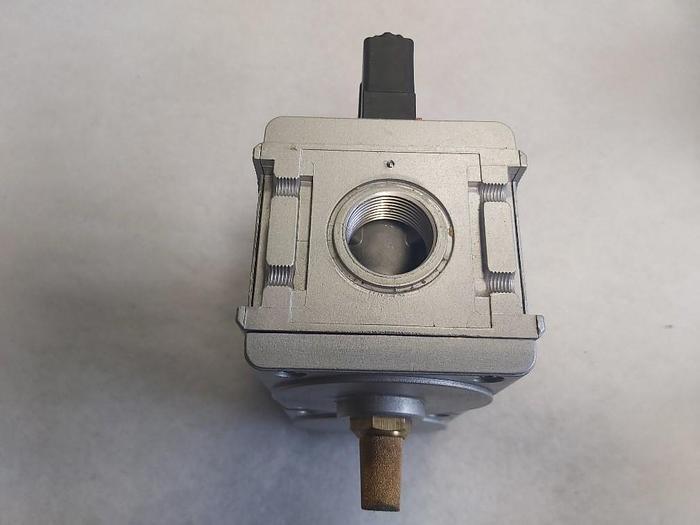 Druckregler + 3/2 Wege Magnetventil, Größe 5, G1", R 10-6 K + M CL10 24VDC, Multifix, neuwertig -70%
