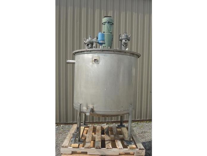 D'occasion USED 210 GALLON TANK, STAINLESS STEEL WITH 0.3 HP MIXER