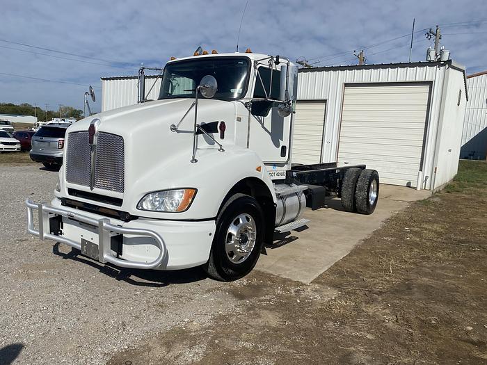 Used 2015 Peterbilt Cab and chassis