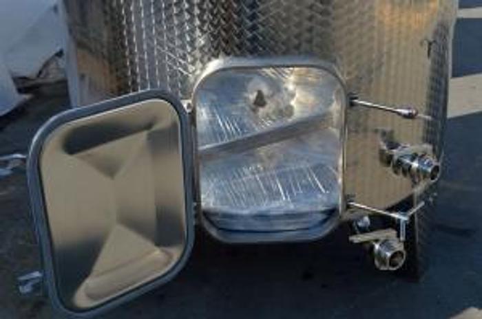 Letina 1030 gal jacketed slope bottom tank