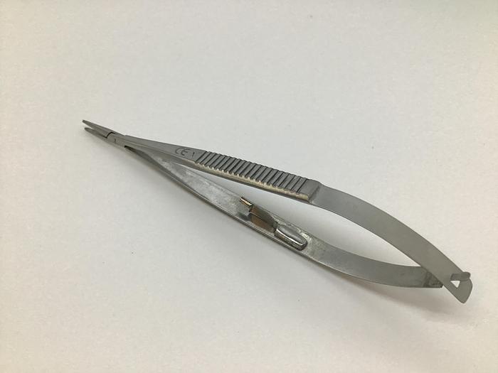 Ophthalmic Holder Suture Needle Castroviejo Straight Std Jaw with Catch 140mm