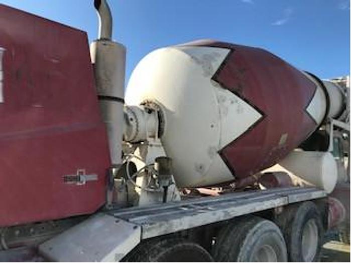 Used 2003 Oshkosh 4Axle Front Discharge Concrete Mixer Truck for Sale