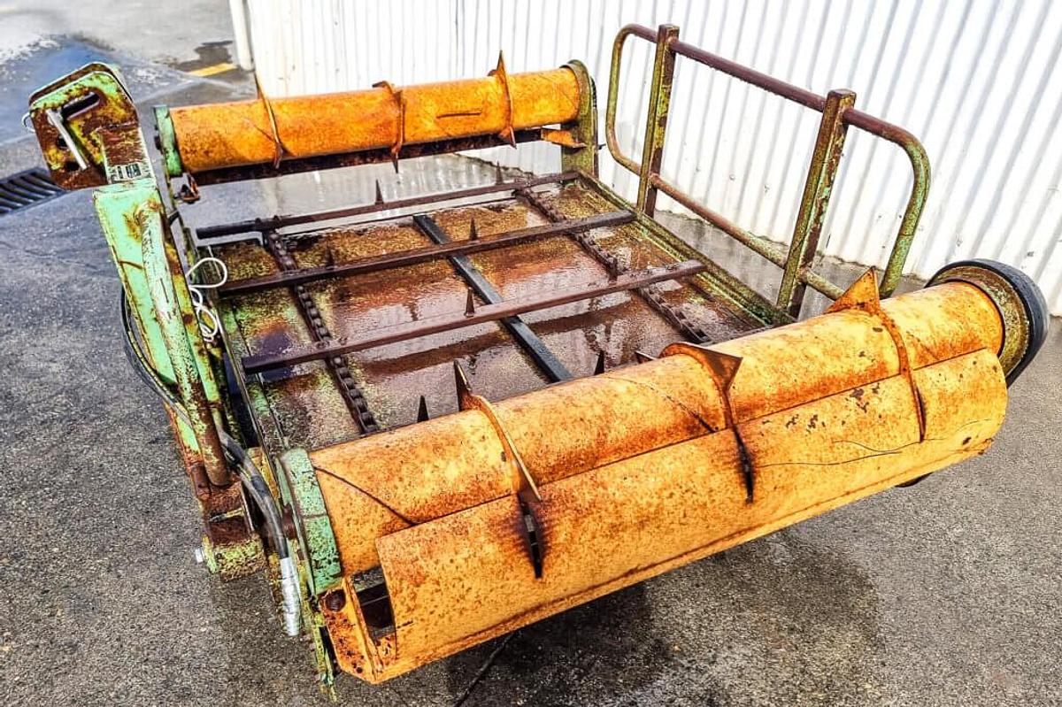 Used Read 3ptL Bale Feeder