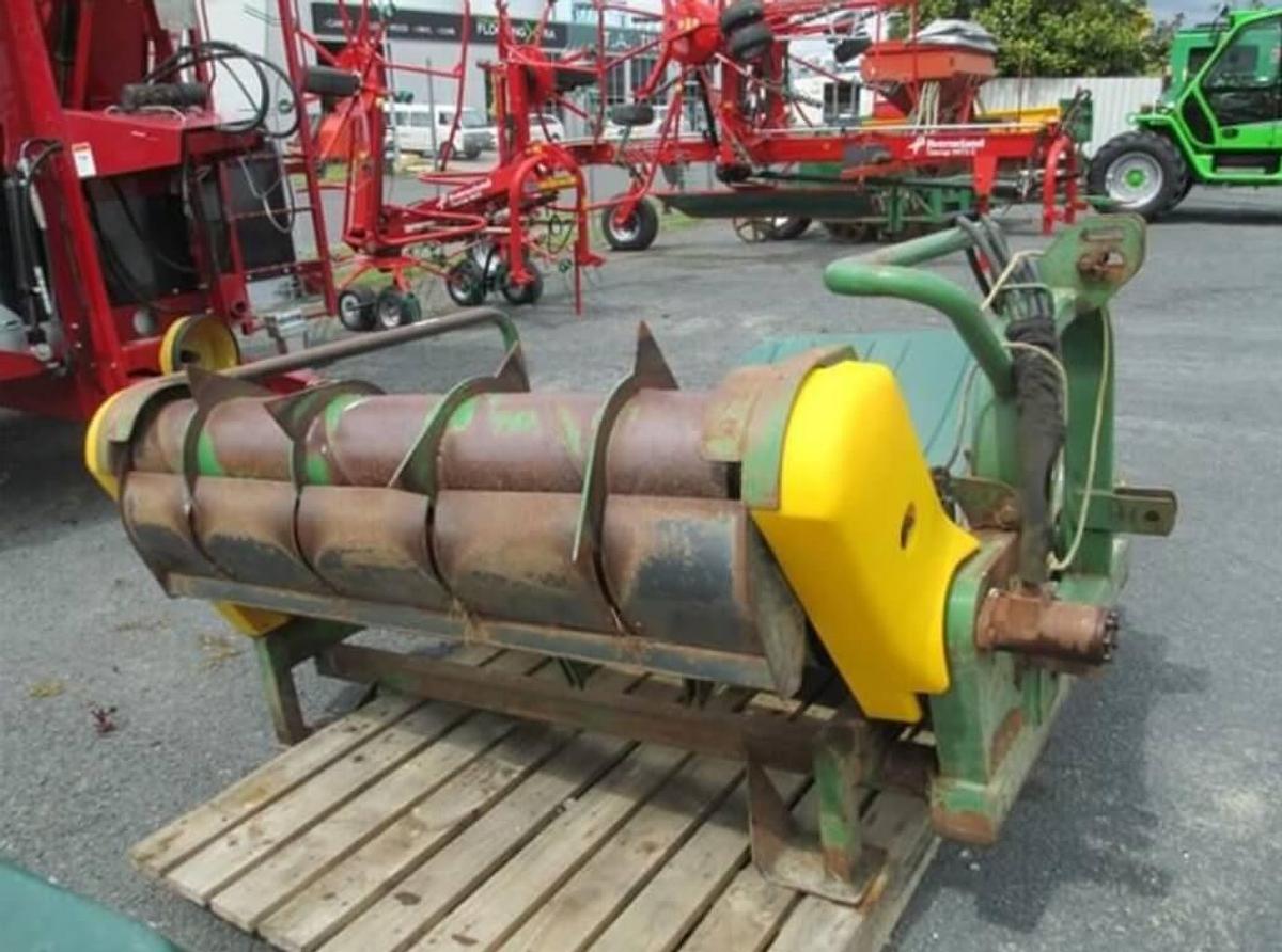 Used Hustler Chainless 2000 bale feeder