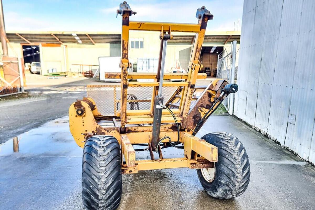 Used Agmech 2 Bale Feeder