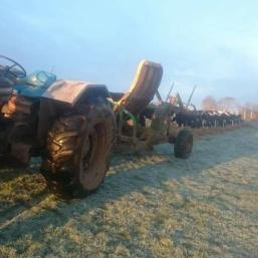 Chainless 2000 Round & Square Bale Feeder