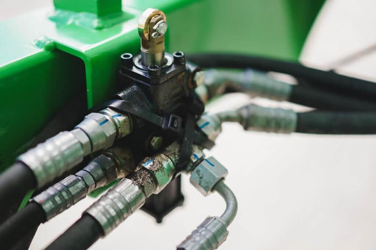 Trailed Chainless Bale Processors