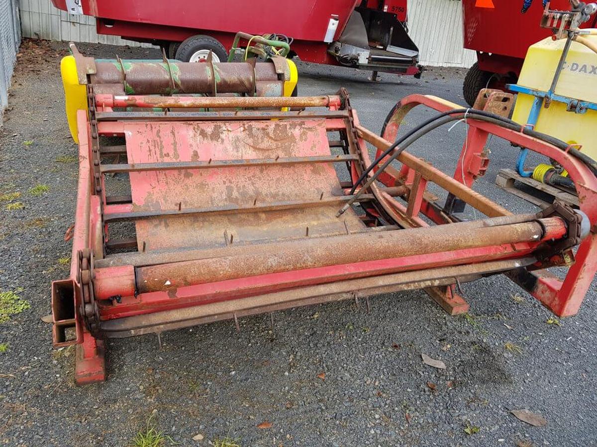 Used Feeder Leader Bale Feeder | Bale Wagon | Feedout