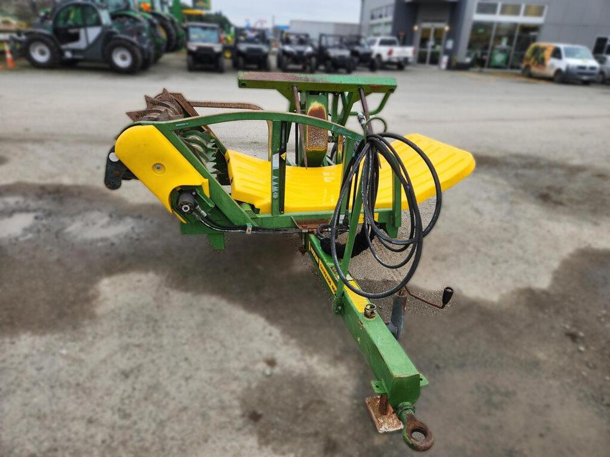 Used Hustler Trailed Chainless CH4000 Bale Feeder